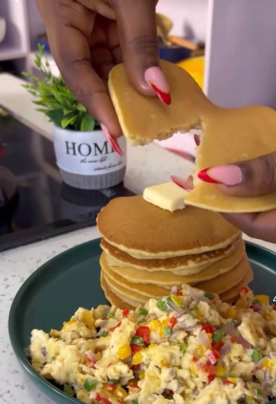 fluffy-pancake-with-eggs