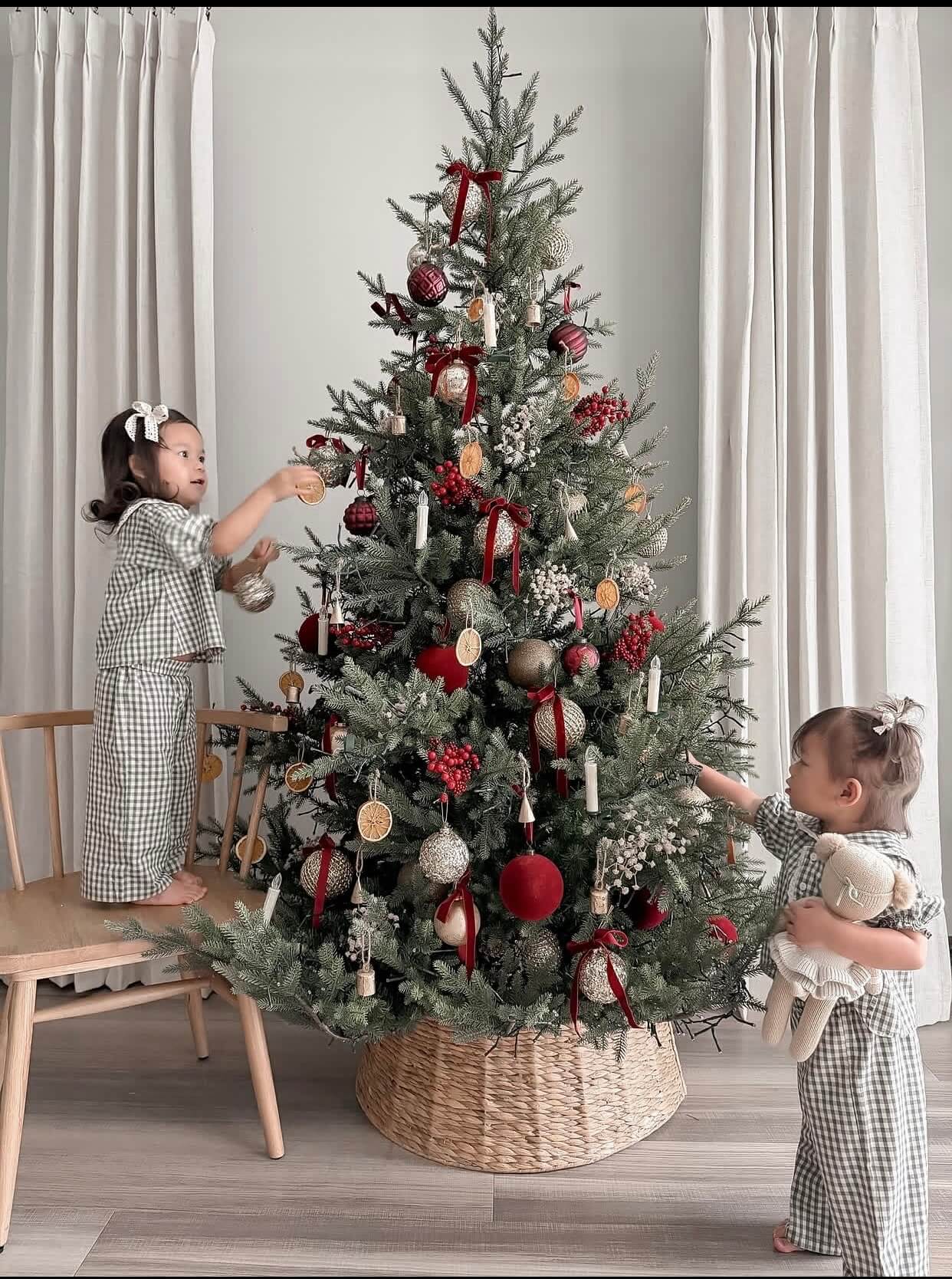 family-decorating-Christmas-tree